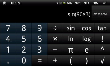 Kalkulačka nabízí kompletní klávesnici