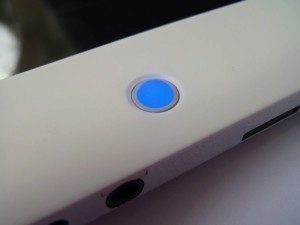 mivvy MIDroid A2 má jako směrový ovladač trackball