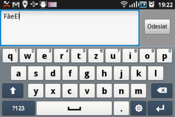 Klávesnice Samsung v QWERTY rozložení na šířku