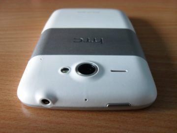 Vrchní hrana telefonu - 3.5mm jack, tlačítko pro vypnutí/zapnutí
