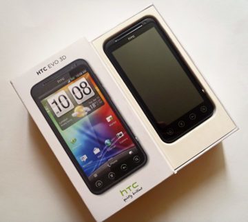 HTC EVO 3D je dodáváno v elegantním bílém balení