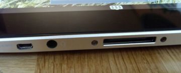 Dolní hrana nabízí microHDMI konektor, audio výstup 3,5mm a konektor pro připojení datového a napájecího kabelu, případně dokovací stanice. Dolní hrana nabízí microHDMI konektor, audio výstup 3,5mm a konektor pro připojení datového a napájecího kabelu, případně dokovací stanice.