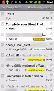GMail umí například podporu barevných štítků nebo prioritní poštu
