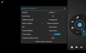 Pod tlačítkem se třemi tečkami najdete další možnosti fotoaparátu