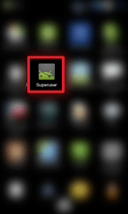 V seznamu nainstalovaných aplikací byste měli mít ikonku Superuser