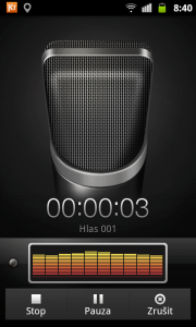 Diktafon umí pozastavit nahrávání