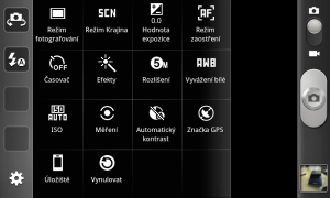 Samsung umožňuje vytáhnout si do levé lišty fotoaparátu až čtyři libovolné ikonky podle vašich požadavků.