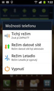 Delším podržením tlačítka vyvoláte nabídku obsahující aktivaci/deaktivaci tichého režimu, vypnutí/zapnutí mobilních dat, režimu letadlo a vypnutí telefonu.