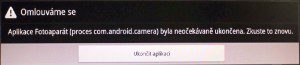 Aplikace Fotoaparát po spuštění pouze zobrazí chybu a následně spadne.