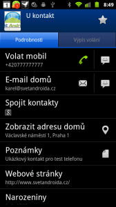 U každého kontaktu jsou, kromě ikony a telefonního čísla, zobrazeny také všechny další údaje