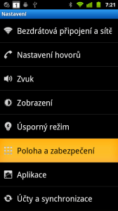 Většina systémových dialogů má bílé písmo na černém pozadí, aktivní prvky jsou oranžové