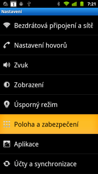 Většina systémových dialogů má bílé písmo na černém pozadí, aktivní prvky jsou oranžové