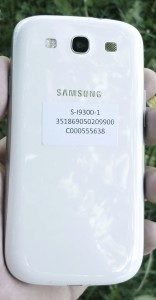 Zadní strana Samsungu Galaxy S III