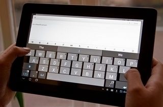 SwiftKey-3-Tablet-In-Hand