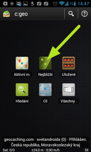 Na úvodní obrazovce c:geo - prostřední ikona v první řadě Nejbližší.