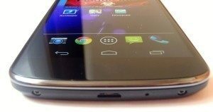 Nexus 4 má softwarová tlačítka na displeji