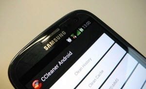 Telefon Samsung s aplikaci CCleaner Android