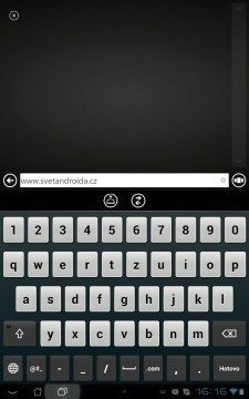 Dálkové ovládání pro Internet Explorer. Klávesnice dle vašeho výběru je doplněna dotykovou plochou a scrollovacím pruhem v horní části Dálkové ovládání pro Internet Explorer. Klávesnice dle vašeho výběru je doplněna dotykovou plochou a scrollovacím pruhem v horní části