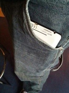 Nexus 7 se dá ještě vpravit do větších kapes u kalhot