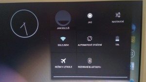 Notifikační lišta z Androidu 4.2