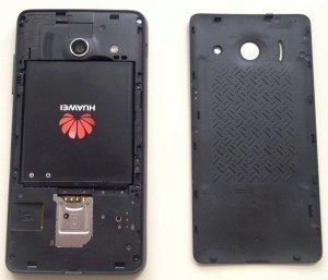 Huawei Ascend Y300 se sejmutým zadním krytem