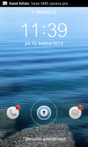 Odemykací obrazovka indikuje počet přijatých SMS a zmeškaných hovorů