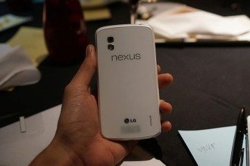 Bílý Nexus 4