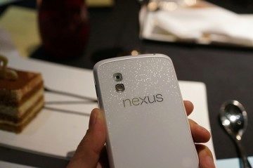 Bílý Nexus 4