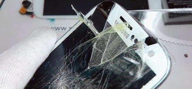 replace-cracked-screen-your-samsung-galaxy-s-iii.w654 replace-cracked-screen-your-samsung-galaxy-s-iii.w654