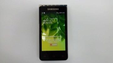 Zadní strana Samsungu Galaxy Folder SHV-E400S