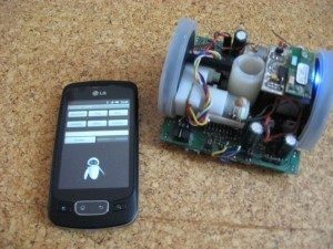 Robot, řízený z telefonu LG Optimus One