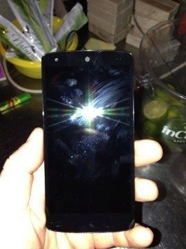 Nexus 5 - přední strana