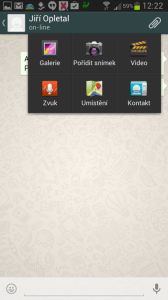 Můžete poslat fotku, video, zvuk, polohu a kontakt