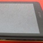 Asus MeMO Pad HD 7 - logo Asus pod displejem