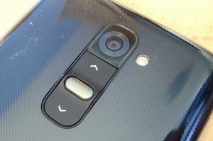 LG G2: Optika fotoaparátu a tlačítka