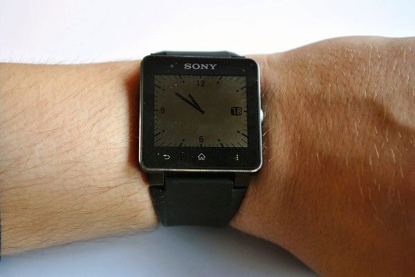 Sony SmartWatch 2 na ruce