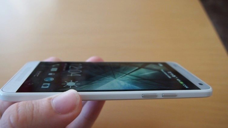 HTC One mini - pozorovací úhel