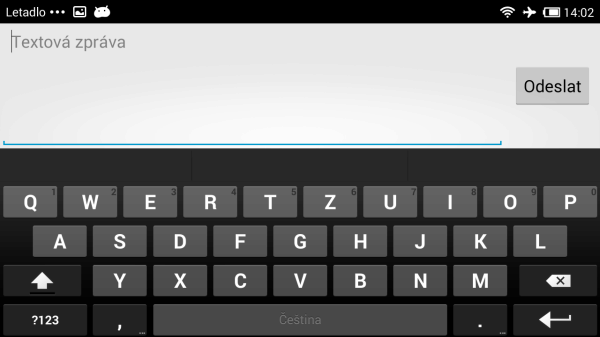 Klávesnice připomíná tu z čistého Androidu. Žádné nadstandardní funkce tedy nečekejme