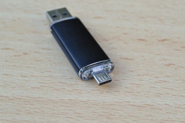 MicroUSB konektor už rozhodně není standardní součástí všech disků. Tento jej ale obsahuje