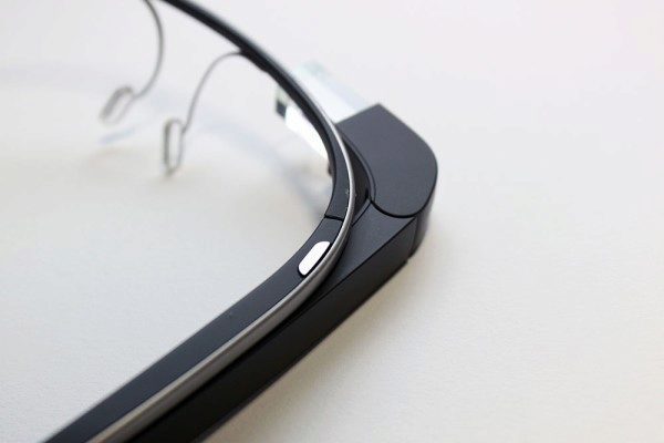 Google Glass vrchni tlacitko