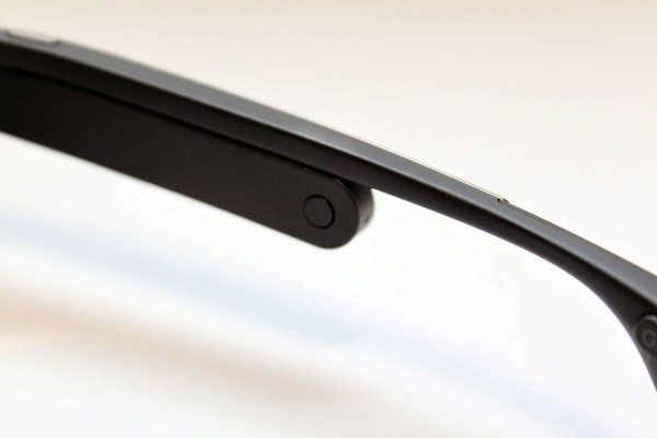 Google Glass vypinaci tlacitko