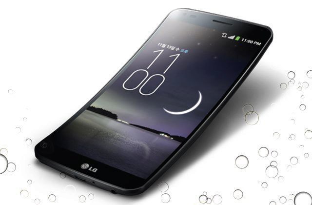 Ohnutý LG G Flex má problém - na displeji se objevují bublinky