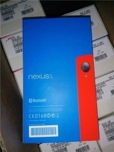 Nexus 5 červený balení zezadu