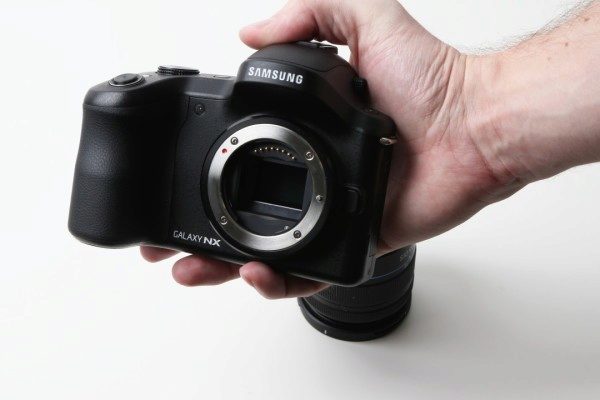 Samsung Galaxy NX - přední strana