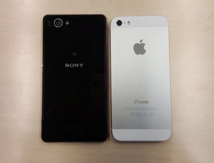 Sony Xperia Z1 Compact vs. Apple iPhone 5 (5)