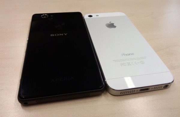 Sony Xperia Z1 Compact vs. Apple iPhone 5 cover