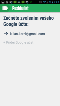 Po prvním spuštění zvolíte účet Google