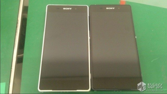 Sony Xperia Z2 Sirius v bílé a černé barvě