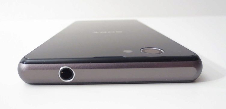 Sony Xperia Z1 Compact -  horní hrana a 3,5 jack