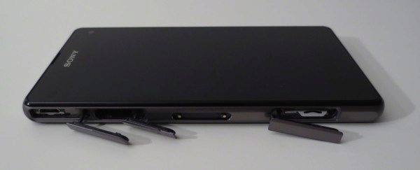 Sony Xperia Z1 Compact - krytky slotů a MicroUSB (1)